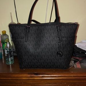 100% AUTHENTIC Michael Kors Jet Set Tote (Large)